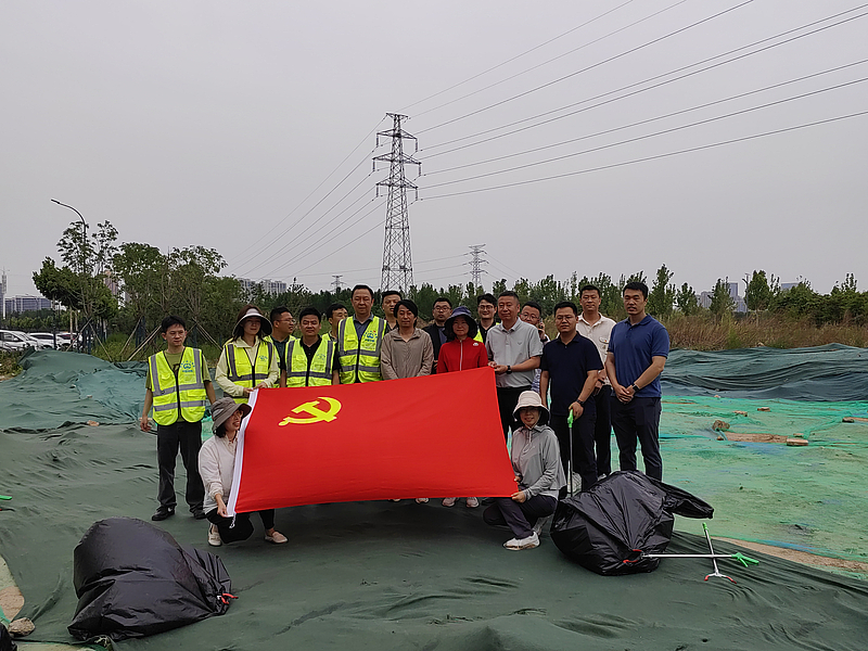 市政綠化項目部黨支部聯合中鐵廣州工程局市政環保公司灃西片區黨支部開展“對標八項規定精神、錘煉作風扎根一線”主題黨日活動